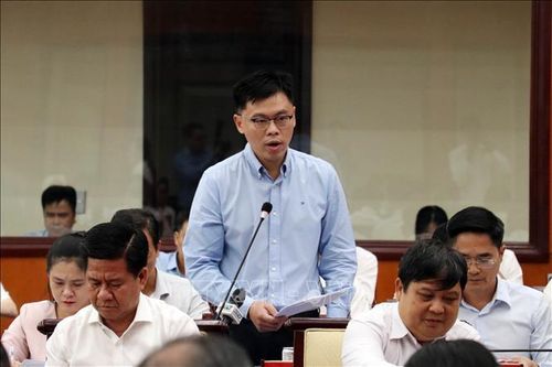 Viện trưởng Viện Nghiên cứu Phát triển TP Hồ Chí Minh Trương Minh Huy Vũ báo cáo kịch bản tăng trưởng hai con số.