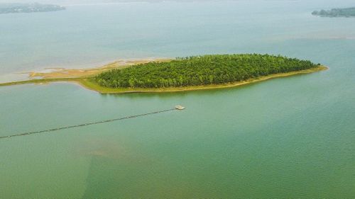 Với lợi thế mặt nước rộng, cảnh quan nguyên sơ cùng vị trí thuận lợi kết nối các tuyến giao thông huyết mạch, hồ Yên Mỹ đang từng bước khẳng định sức hút trên bản đồ du lịch Thanh Hóa.