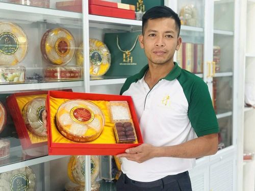 Sản phẩm yến sào Linh Hường có mẫu mã sang trọng, bắt mắt, phục vụ khách hàng mua làm quà biếu, tặng.