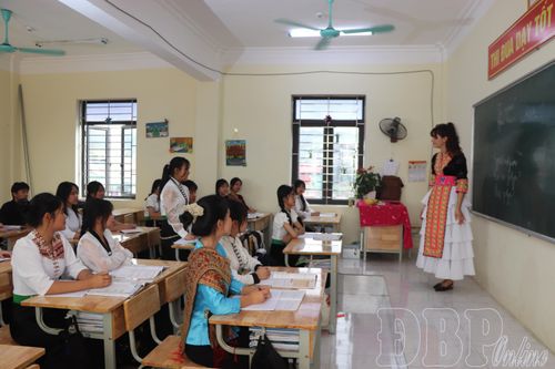 Học sinh Trường Phổ thông Dân tộc nội trú THPT tỉnh Điện Biên tham gia lớp học tiếng Nga.