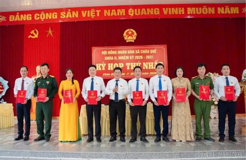 Đại biểu HĐND xã Châu Quế khóa II, nhiệm kỳ 2026 - 2031 ra mắt tại Kỳ họp thứ Nhất.