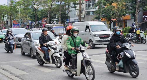 Những tuyến phố nội đô chật kín phương tiện vào giờ cao điểm, hệ quả của sự tập trung dày đặc các cơ sở đào tạo.