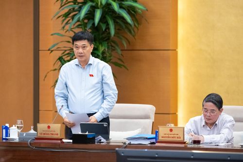 Phó Chủ tịch Quốc hội Vũ Hồng Thanh điều hành phiên họp. Ảnh: Phạm Thắng