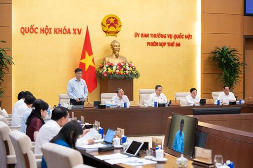 Phó Chủ tịch Quốc hội Vũ Hồng Thanh điều hành phiên họp. Ảnh: Phạm Thắng