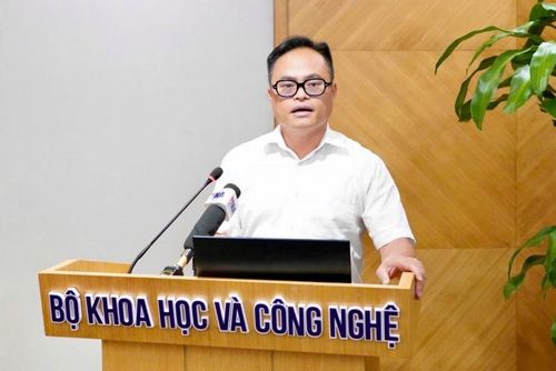 Ông Thái Hữu Lý, Trưởng phòng Phát triển Dịch vụ, Trung tâm Internet Việt Nam phát biểu tại buổi họp báo thường kỳ. Ảnh: Bộ Khoa học và Công nghệ.