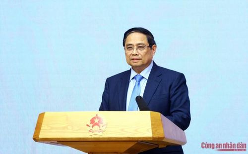 Thủ tướng Phạm Minh Chính nêu rõ phải đặt mục tiêu bảo vệ tính mạng, sức khỏe, tài sản của nhân dân lên trên hết, trước hết, với tinh thần lấy dân làm gốc.