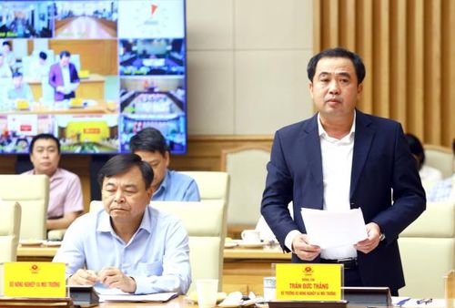 Đồng chí Trần Đức Thắng, Ủy viên Bộ Chính trị, Bộ trưởng Bộ Nông nghiệp và Môi trường phát biểu tại hội nghị.