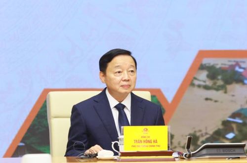 Phó Thủ tướng Chính phủ Trần Hồng Hà điều hành phần tham luận.