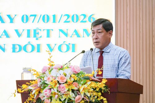 Đồng chí Nguyễn Chí Thanh, Giám đốc Sở Y tế tỉnh Cà Mau, phát biểu tại hội nghị.