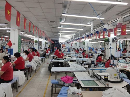 Ngành dệt may đỗi diện khó khăn và đang nỗ lực để tận dụng cơ hội. Ảnh: Khắc Kiên