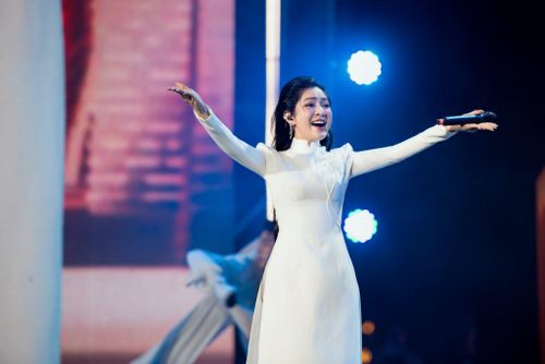  Duyên Quỳnh từng phải lên tiếng xin lỗi vì lộ hát nhép.