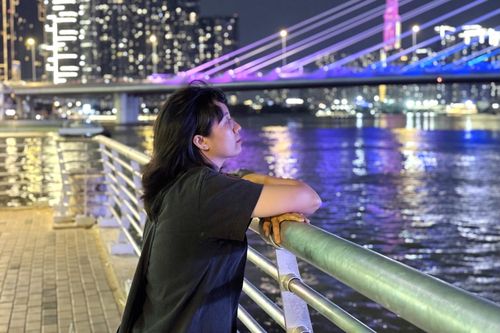  Trúc Quyên quay lại công viên Bạch Đằng vào tối ngày 27/3. 