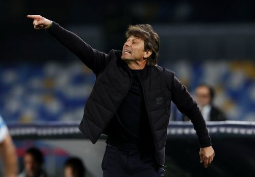  Conte đang trở thành ứng viên hàng đầu cho chiếc ghế nóng tại tuyển Italy. 