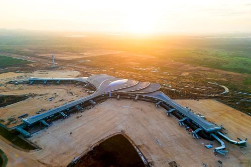  Theo kế hoạch, giai đoạn 1 của sân bay Long Thành dự kiến hoàn thành và đưa vào khai thác trong năm 2026 với công suất khoảng 25 triệu lượt hành khách mỗi năm. Ảnh: Quỳnh Danh. 