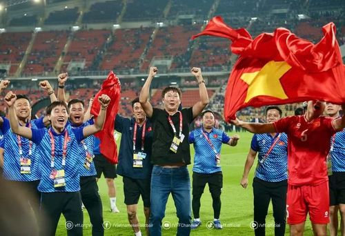 Đội tuyển Việt Nam đã cải thiện đáng kể vị trí trên bảng xếp hạng FIFA sau chiến thắng ấn tượng trước Malaysia.