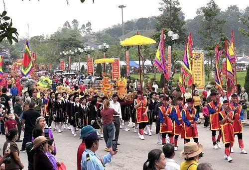 Lễ hội Tây Thiên diễn ra trang nghiêm, thành kính.