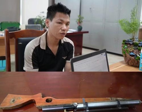 Đối tượng Hoàng Văn Khuyến cùng tang vật. Ảnh: Công an tỉnh Lào Cai.