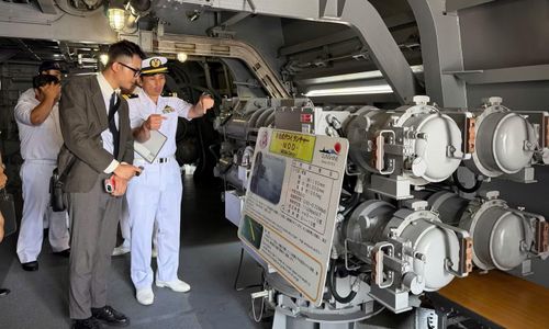 Hệ thống ngư lôi được trang bị trên tàu.