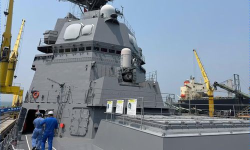 Hệ thống phóng đa nhiệm VLS Mk41 Mod33 trên tàu, được giới thiệu có khả năng phóng nhiều tên lửa vào các mục tiêu trên không hoặc dưới mặt đất trong một khoảng thời gian ngắn.