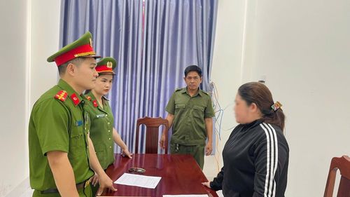 Cơ quan điều tra tống đạt các quyết định đối với bị can.
