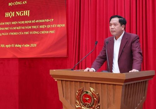 Phó Tổng Giám đốc NHCSXH Vương Văn Minh tham luận tại Hội nghị