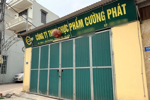 “Căn bếp” của Công ty TNHH Thực phẩm Cường Phát - đơn vị liên quan đến đường dây giết mổ, tiêu thụ lợn nhiễm bệnh rồi đưa vào một số trường học trên địa bàn TP Hà Nội. Ảnh: Đình Hiếu