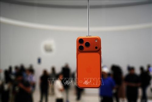 Mẫu điện thoại mới của Apple được giới thiệu tại Cupertino (California, Mỹ) ngày 9/9/2025. Ảnh: THX/TTXVN