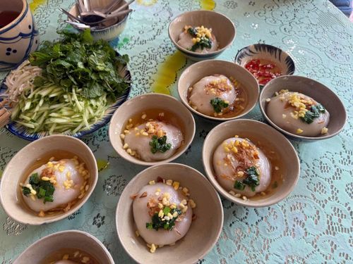 Món bánh ít của người miền Tây khá ngon và hấp dẫn du khách.