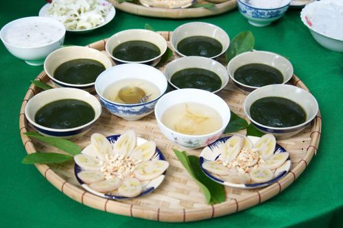 Món bánh chuối, sương sâm... của người miền Tây khiến du khách tò mò muốn thưởng thức.