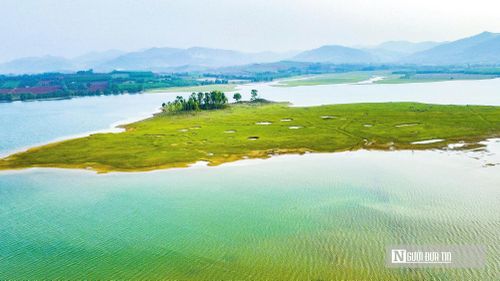 Vẻ đẹp nguyên sơ chứa đựng tiềm năng du lịch sinh thái.