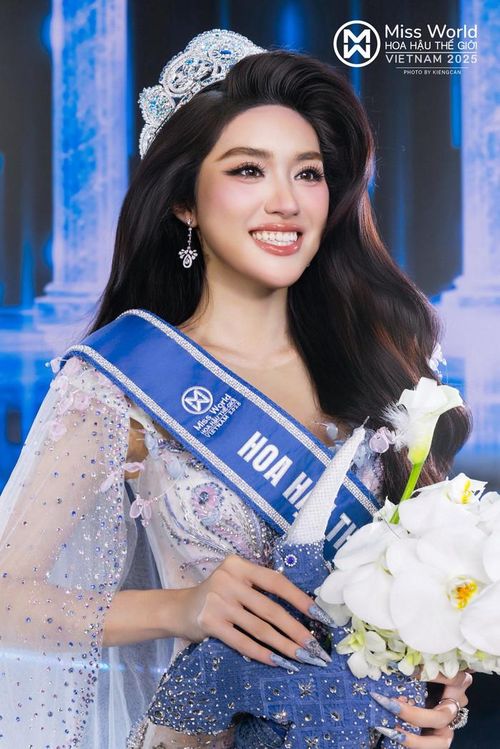 Phương Oanh khi vừa mới đăng quang tại chung kết Miss World Vietnam 2025. Ảnh: Miss World Vietnam 