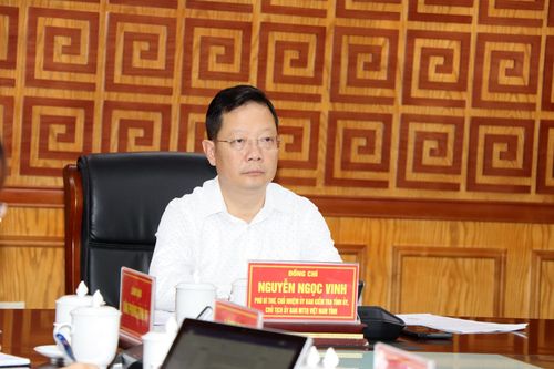 Đồng chí Nguyễn Ngọc Vinh – Phó Bí thư Tỉnh ủy, Chủ nhiệm Ủy ban Kiểm tra Tỉnh ủy, Chủ tịch Ủy ban MTTQ Việt Nam tỉnh dự hội nghị tại điểm cầu Tỉnh ủy Lai Châu.