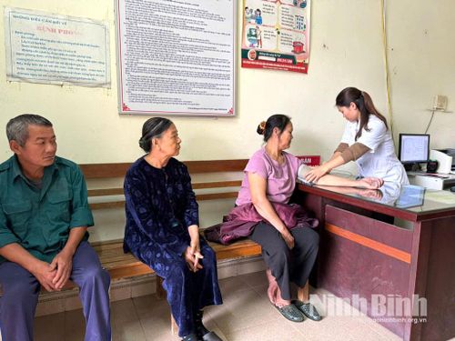 Hoạt động khám, chữa bệnh tại Trạm y tế phường Mỹ Lộc.