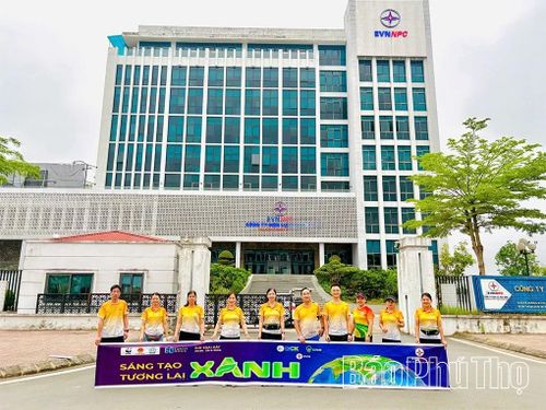 Cán bộ, nhân viên Công ty Điện lực Phú Thọ tham gia chạy bộ hưởng ứng Giờ Trái đất năm 2026.