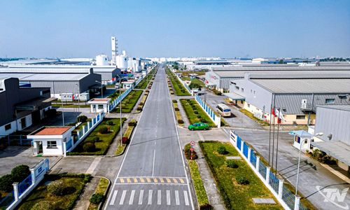 Các khu công nghiệp của tỉnh tập trung nhiều doanh nghiệp điện tử, thu hút các dự án FDI có chọn lọc.