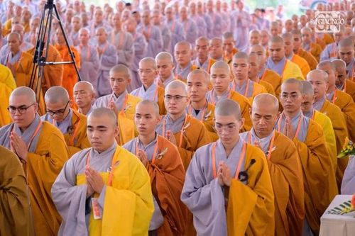 Chư giới tử thành kính phát nguyện cầu thọ giới pháp