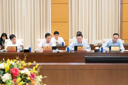 Các đại biểu tham dự phiên họp