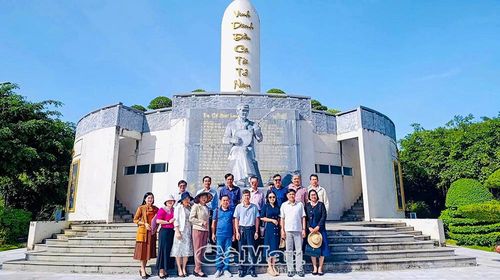Khu Lưu niệm nghệ thuật đờn ca tài tử Nam Bộ và Nhạc sĩ Cao Văn Lầu là một trong số các di tích được bảo tồn và khai thác quảng bá du lịch.