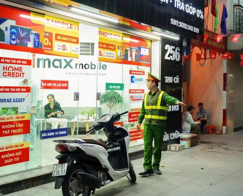 Công tác kiểm soát trật tự đô thị được duy trì cả ngày lẫn đêm.