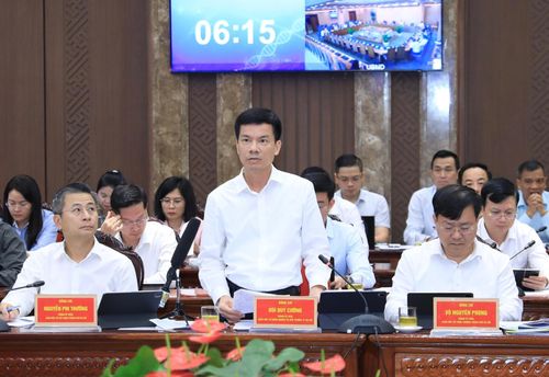 Giám đốc sở Nông nghiệp và Môi trường Bùi Duy Cường phát biểu tham luận. Ảnh: Quang Thái