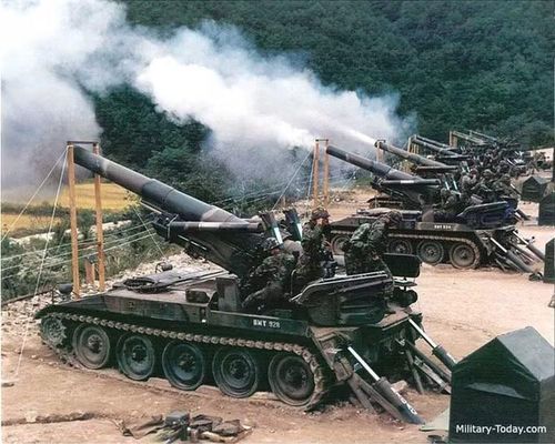 Trong khi đó, hệ thống pháo phản lực phóng loạt (MLRS) Vampire được sử dụng để tấn công ồ ạt các vị trí của đối phương, bao gồm các cụm bộ binh cùng trang thiết bị trên diện tích rộng.