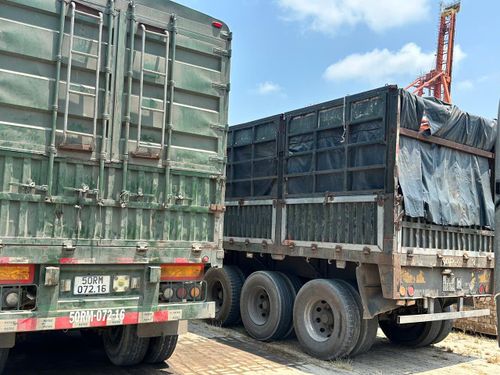 Các phương tiện được các tài xế sử dụng vận chuyển và chiếm đoạt hạt điều. Ảnh: CA
