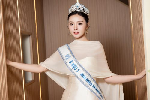 Lê Phương Khánh Như sinh năm 2004, đến từ Ninh Thuận (nay là Khánh Hòa). Cô có chiều cao 1,69 m, số đo ba vòng lần lượt là 84-63-98 cm.
