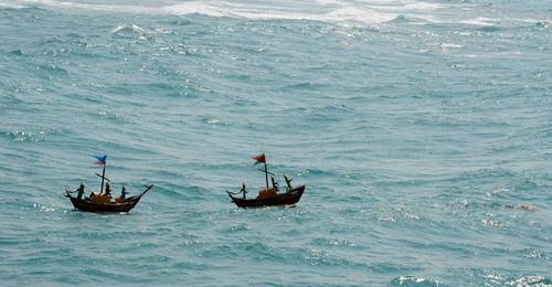 Lễ thả thuyền biểu tượng hùng binh Hoàng Sa ra khơi, gửi gắm ước vọng bình an và chủ quyền biển đảo.