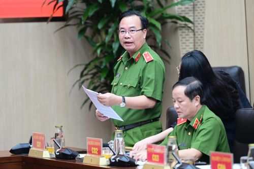  Thiếu tướng Lê Văn Tân thông tin tại buổi họp báo. Ảnh: ĐỖ TRUNG 