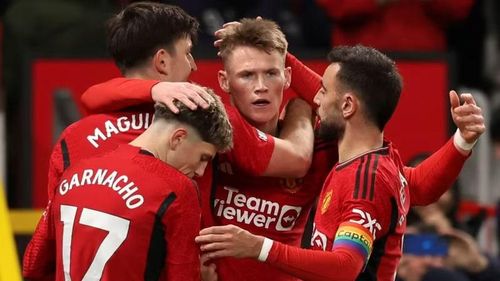 Lịch thi đấu trong những tuần cuối cũng đang ủng hộ Man United khi họ chỉ phải đối đầu với những đối thủ tầm trung như Leeds hay Nottingham Forest.