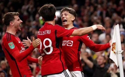 Với khoảng cách 7 điểm so với nhóm ngoài top 5, Man United đang nắm quyền tự quyết lớn nhất trong tay trong việc đoạt vé dự Cúp C1 châu Âu mùa tới.