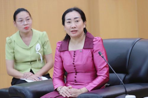 Bà Touch Sopharath, Đại sứ Đặc mệnh toàn quyền Vương quốc Campuchia tại Việt Nam phát biểu tại buổi tiếp - Ảnh: Hương Huyền.
