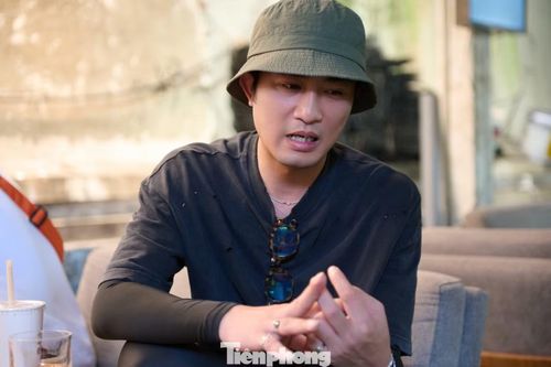 Trong cuộc phỏng vấn với Báo Tiền Phong, nam diễn viên khẳng định bản thân chọn cách đi chậm và kín tiếng. Nhu cầu phải đóng vai chính hay xuất hiện nhiều trên phim không phải mong muốn mãnh liệt nhất của Doãn Quốc Đam. "Trước đây khi tham gia phim truyền hình, tôi thường chọn vai nhỏ để không tốn nhiều thời gian vì cảm thấy mệt. Có những diễn viên chỉ đóng vai nhỏ nhưng vẫn có không gian riêng để thăng hoa với diễn xuất", nam diễn viên chia sẻ.