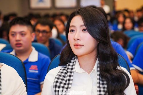 Về sự lan tỏa của vai Thiếu tá Hà Hoàng Lam Anh, cô chia sẻ: “Tôi cảm thấy hạnh phúc và biết ơn khán giả đã yêu thương nhân vật. Nhiều bình luận nói rằng họ vẫn còn ‘lụy’ phim, chứng tỏ Lam Anh và ê-kíp đã thành công trong việc kết nối với người xem. Cả ê-kíp đều tự hào và biết ơn vì điều đó".